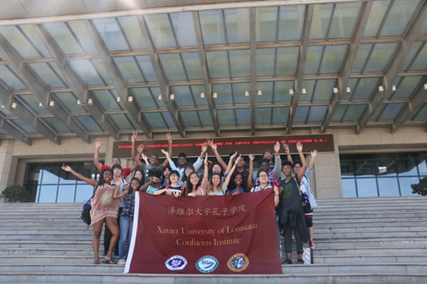 代表團(tuán)合影