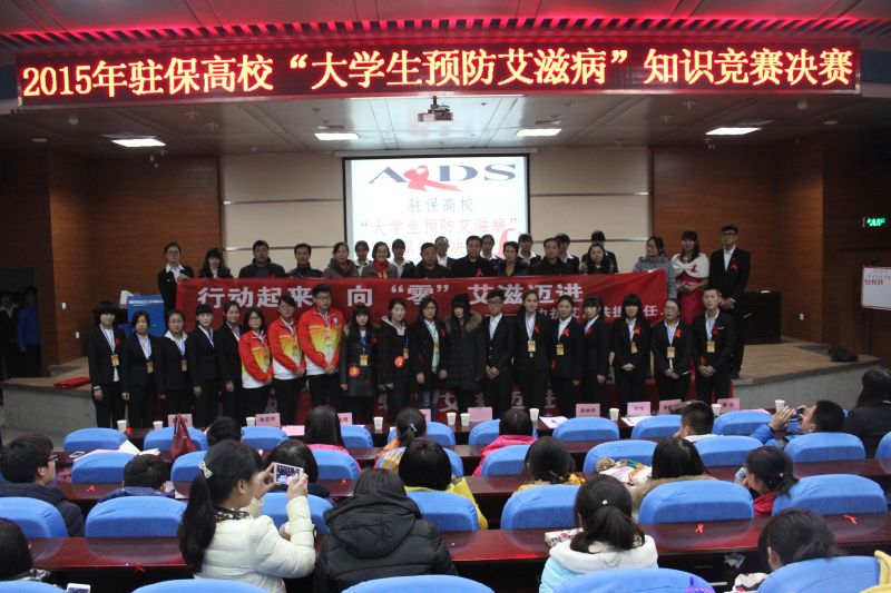 參賽選手和領導們合影